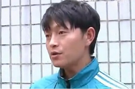 开奥迪撞水果摊和奔驰车插队撞死老人的司机怎么了? 脾气火爆的真不少