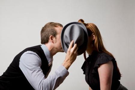 防妻网恋装定位 信号突然消失发现老婆住男网友家慌忙报警