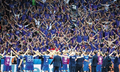 冰岛霸气庆祝仪式与球迷互动 此情此景令人动容 