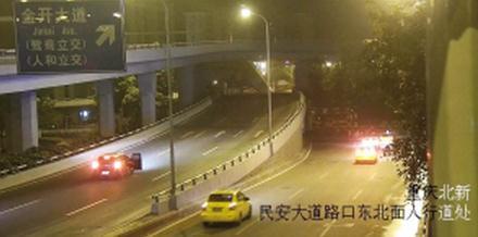 开车吵架下车被撞