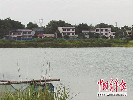 长沙高楼命悬半空 “天空城市”建造方:“除了火葬场,什么都有”