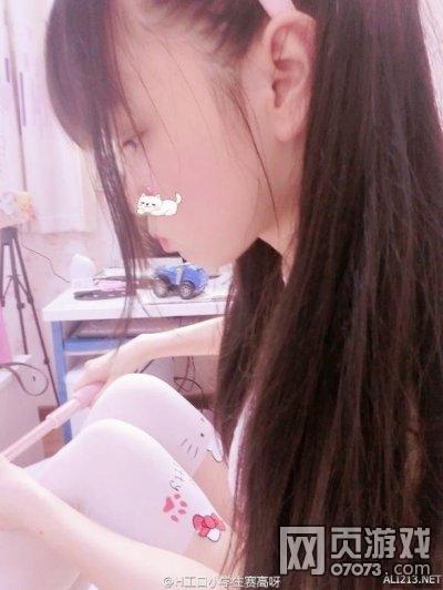 直播尺子量腿 童颜女主播被超管处罚