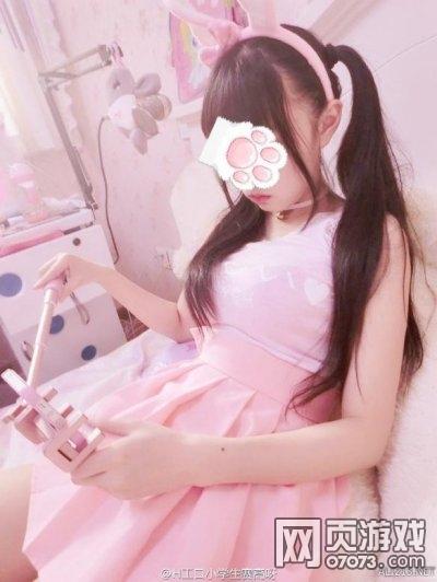 直播尺子量腿 童颜女主播被超管处罚