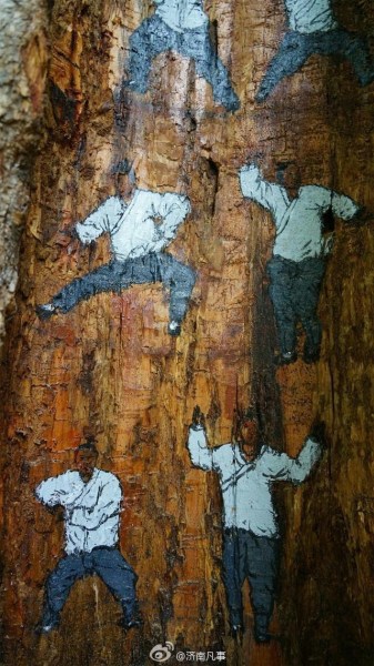 树洞惊现武功秘籍 网友：古装版广播体操【图】