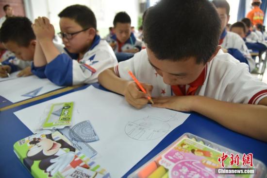 教育部:不得将学籍作为中小学生入学和转学条件