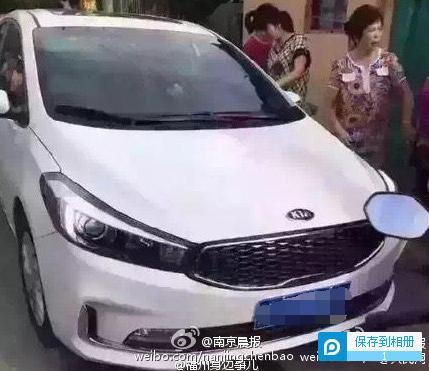 偷小孩被抓绑电杆 被绑电线杆吓得尿裤子