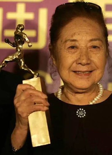 金雅琴追悼会举行 蔡明濮存昕等现身送最后一程