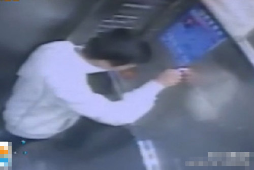 熊孩子致电梯烧 熊孩子顽皮致家里一下损失12万