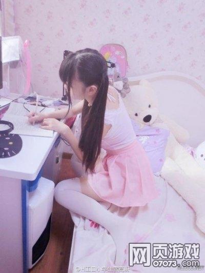 直播尺子量腿 童颜女主播被超管处罚