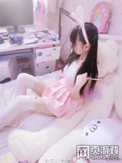 直播尺子量腿 童颜女主播被超管处罚