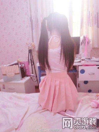 直播尺子量腿 童颜女主播被超管处罚