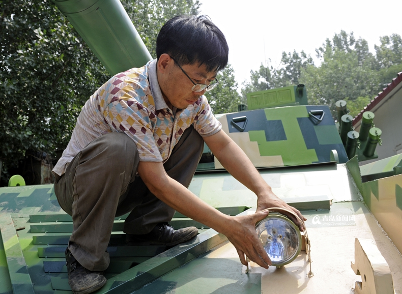 胶州农民自制仿真坦克 重达20吨操控自如