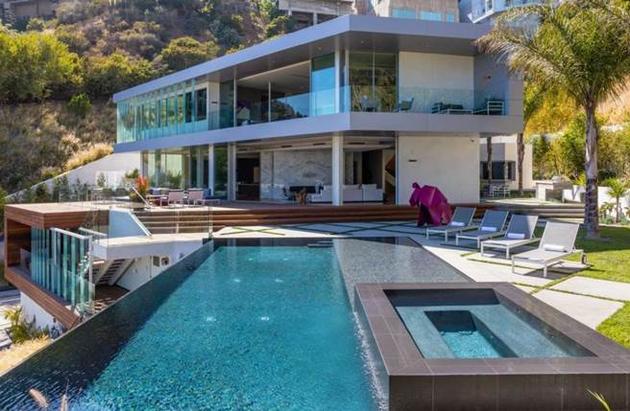 女性夫妇接连暴毙有何猫腻?  涉事豪宅廉价出售无人问津