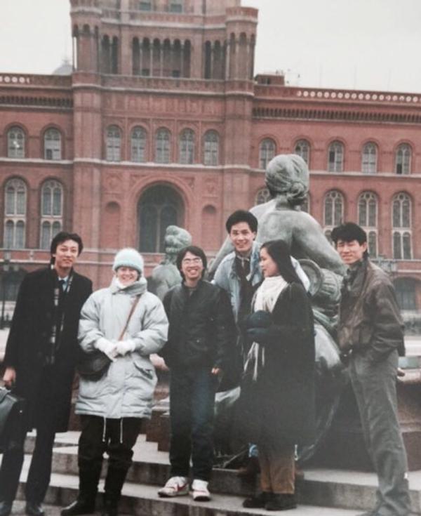 冯远征晒青涩旧照