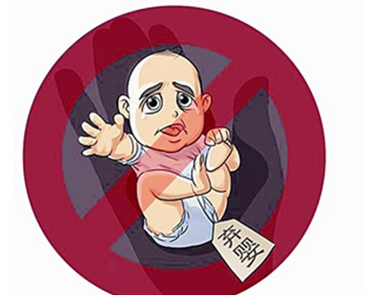 夫妻10年寄养8名孤儿 尽心尽力 让孩子感受家庭温暖