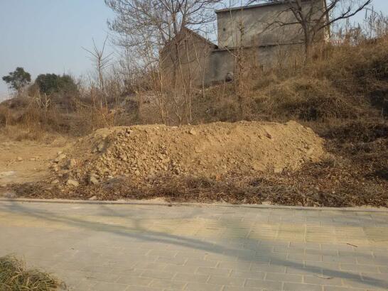 啄木鸟在行动：槐荫区临沂路齐鲁之门东北有渣土裸漏