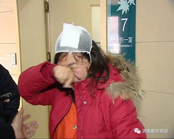 济南花园小区发生血案 丈夫挥刀砍向妻子和女儿