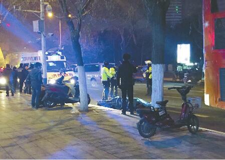 济南黑虎泉西路发生惨烈车祸 男子卷入大巴轮下身亡