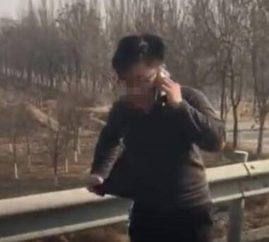 高速上追尾：鲁A迈腾被削成敞篷车 司机竟毫发无损