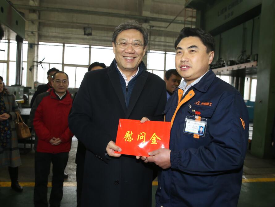 王文涛看望慰问困难党员群众走访困难企业及职工