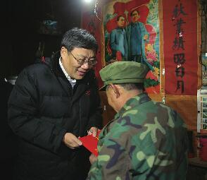 王文涛看望慰问困难党员群众 走访困难企业及职工