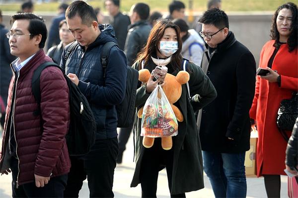 济南高校女生返乡毛绒玩具成旅伴 抱着取暖枕着睡觉