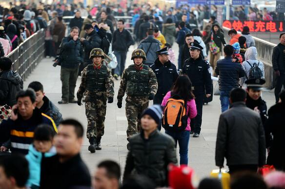 春运大潮开启第一天有多挤 济南火车站进站排队一刻钟