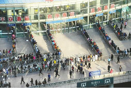 2017年春运昨日拉开大幕 过年回趟家要闯几道关