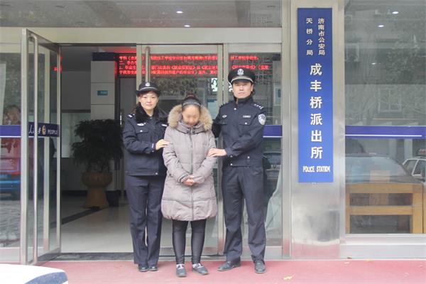 带着宝宝去行骗：女子连骗11人 你问过宝宝的感受吗?