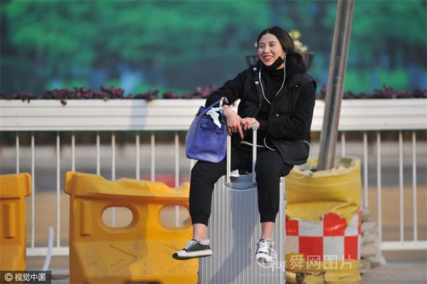 青岛：春运路上众生相 中国亿万家庭的回归