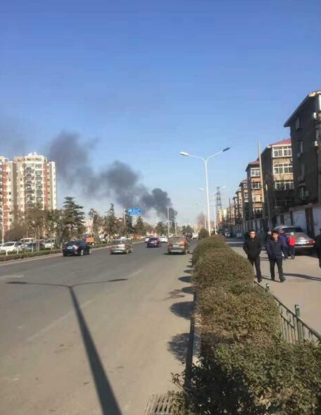 突发！蓝翔路一园区着火疑似卢庄工业园 现场浓烟滚滚