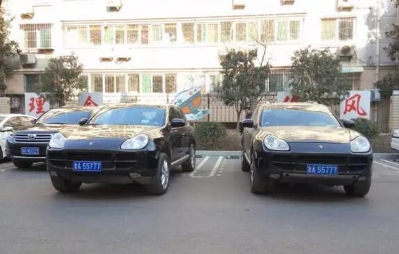 济南惊现“双胞胎”百万豪车 车型车牌号完全一致难以分辨