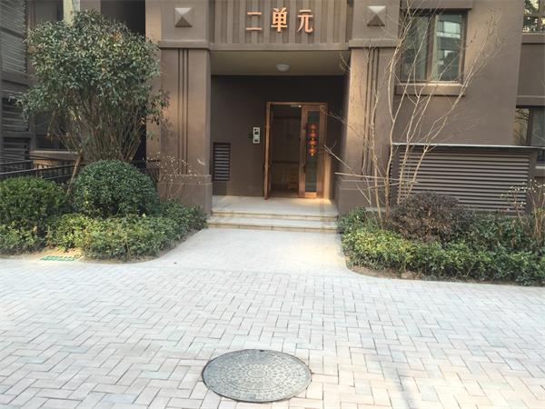 疑因忘带钥匙从楼顶空降回家 男子坠楼不幸身