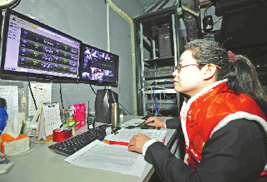 春节档期影城忙 放映员25年坚守寂寞让更多人看上电影