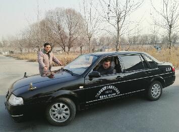 【新春走基层】“老司机”回家创业办起“夫妻店”驾校