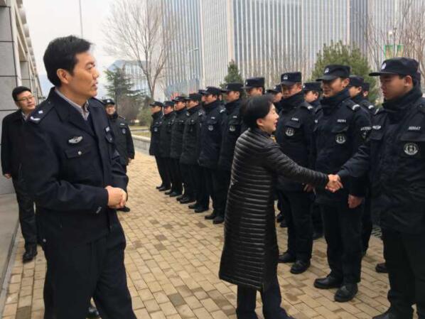 上班第一天 雷杰到市人民群众来访接待中心看望信访干部职工