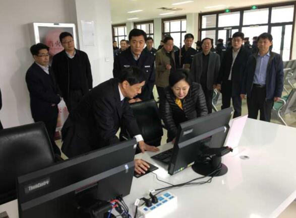 上班第一天 雷杰到市人民群众来访接待中心看望信访干部职工