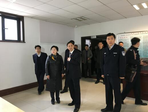 上班第一天 雷杰到市人民群众来访接待中心看望信访干部职工