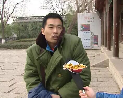 带病救人！济南一小伙不顾感冒冰冷湖水中勇救落水男子 