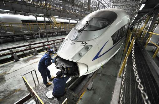 探秘济南“动车医院”：动车“手术”前得做“B超”