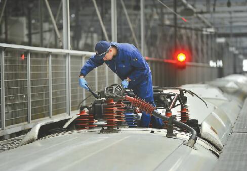 全国铁路首席技师：给动车“看病” 最牛“大夫”在济南局