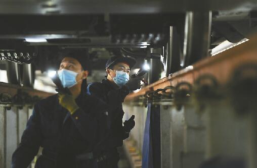 全国铁路首席技师：给动车“看病” 最牛“大夫”在济南局