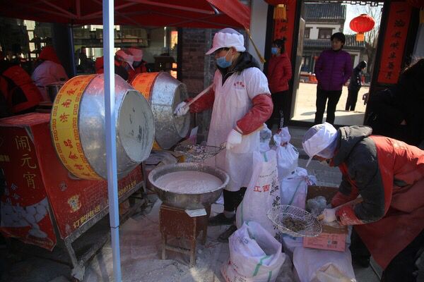 济南做元宵大型食品厂仅存一家 各大超市均无老式元宵