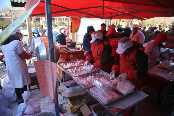 济南做元宵大型食品厂仅存一家 各大超市均无老式元宵