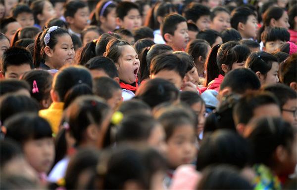 ���ϣ���ѧ��������ɫ�� ��С�Ժ����Ǵ��Ͽ�ʱ��