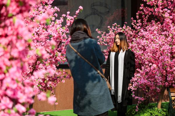 ���һ�԰������ӭ�������˽� �������ڶ�·��פ������