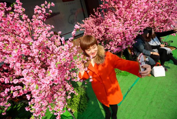 ���һ�԰������ӭ�������˽� �������ڶ�·��פ������