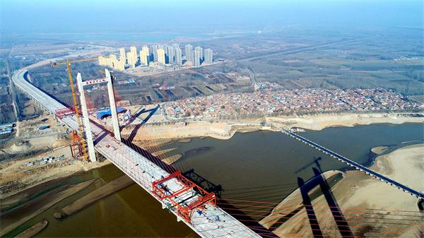 济齐黄河大桥主梁边跨合龙 今年7月正式建成免费通车