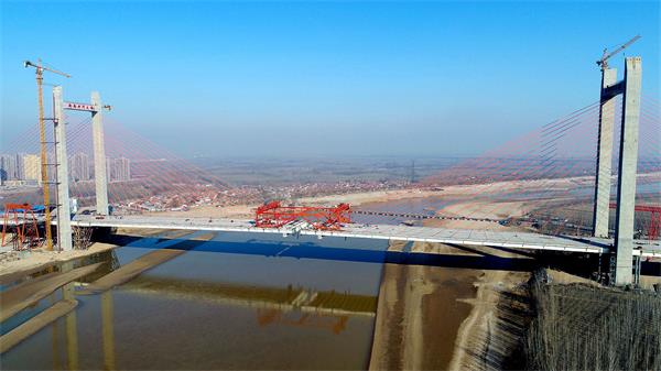 济齐黄河大桥主梁边跨合龙 今年7月正式建成免费通车