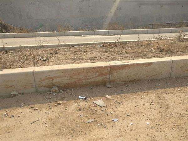 ԽҰ���賿ײ����������С�� �·������ʹ�����·